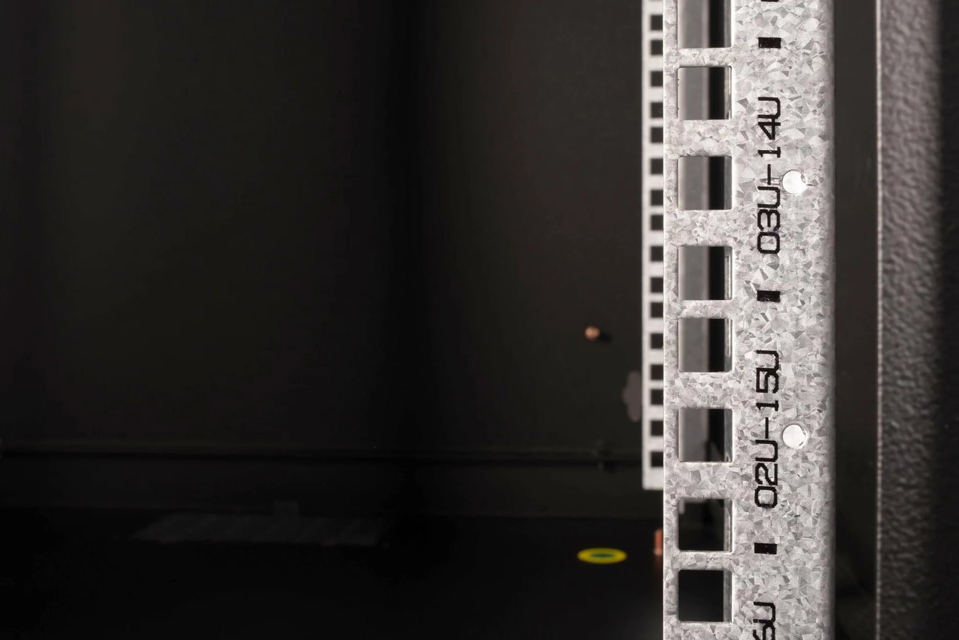 DIGITUS Armoire réseau rack 19 pouces 16U mural 600 mm 100 kg Unique noir