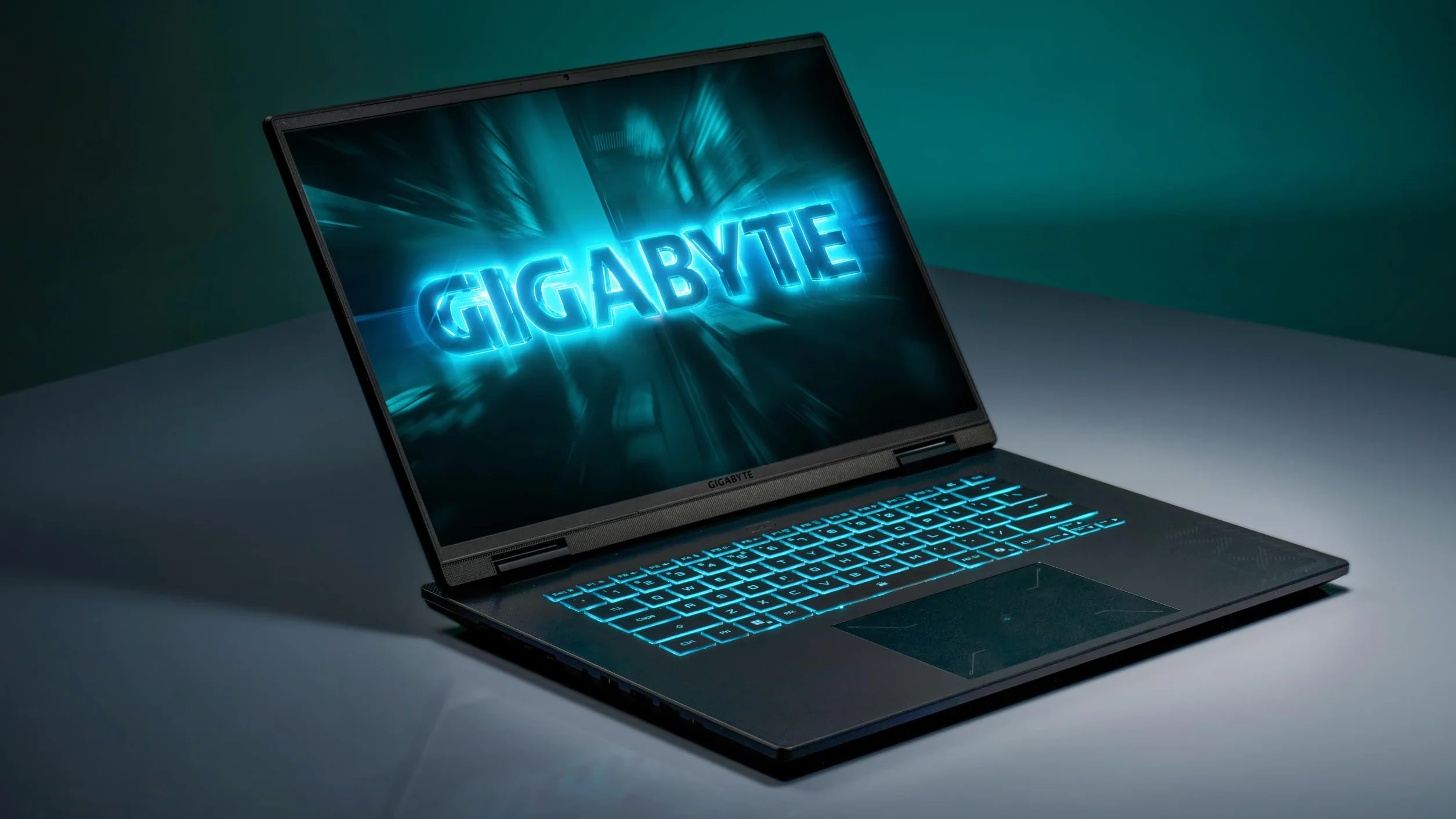GIGABYTE Gaming A16 Ordinateur Portable 16" 165Hz WUXGA Intel Core i7-13620H RTX 5050 16Go DDR5 SSD Gen4 1To Windows 11 Home Dolby Atmos