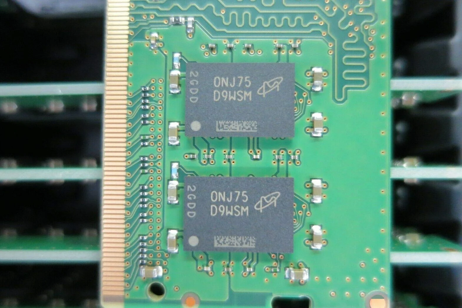 Micron MTA8ATF1G64HZ-3G2J1 8 Go 3200 MHz SODIMM Module de mémoire