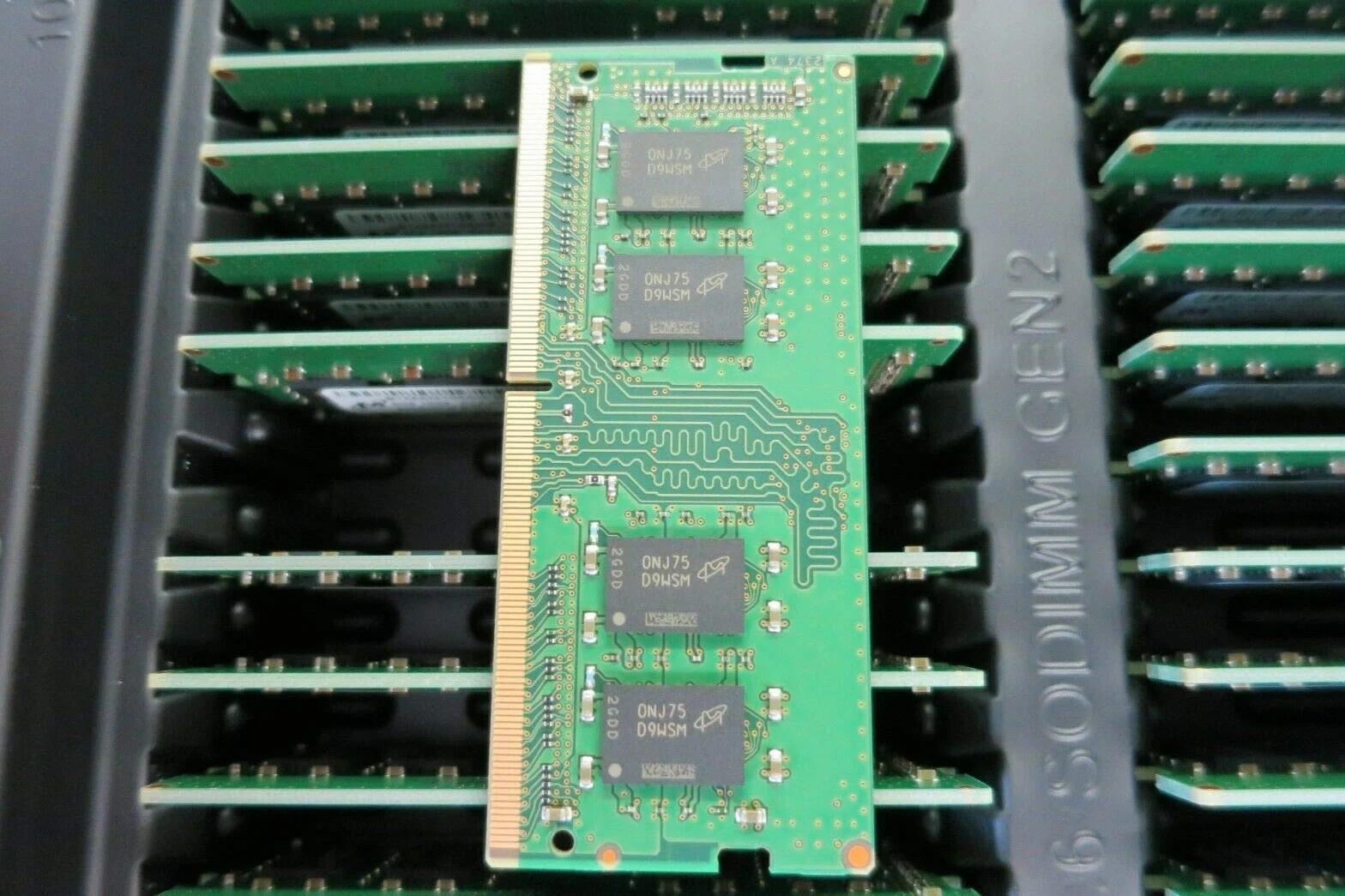 Micron MTA8ATF1G64HZ-3G2J1 8 Go 3200 MHz SODIMM Module de mémoire