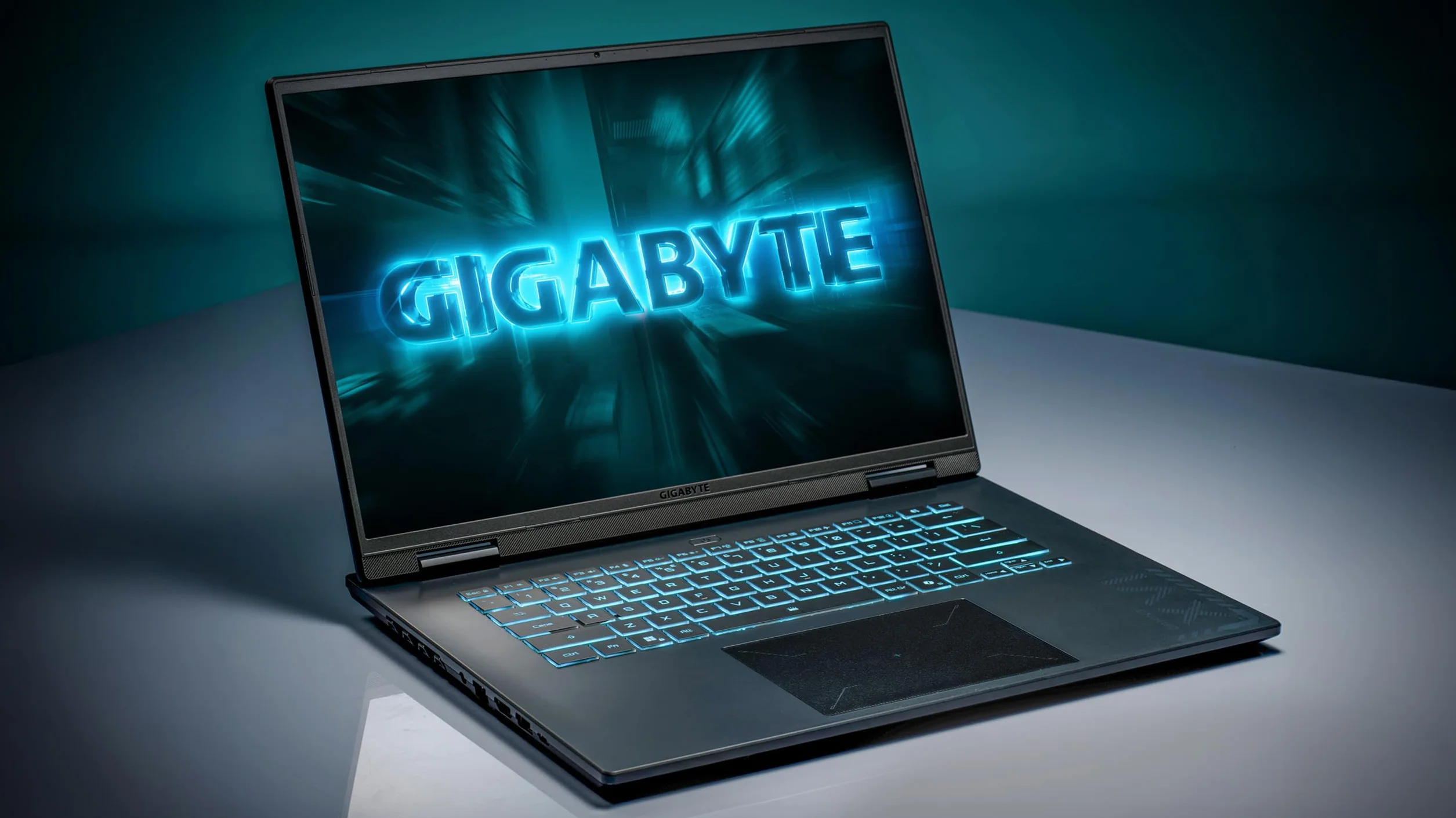 GIGABYTE Gaming A16 Ordinateur Portable 16" 165Hz WUXGA Intel Core i7-13620H RTX 5050 16Go DDR5 SSD Gen4 1To Windows 11 Home Dolby Atmos