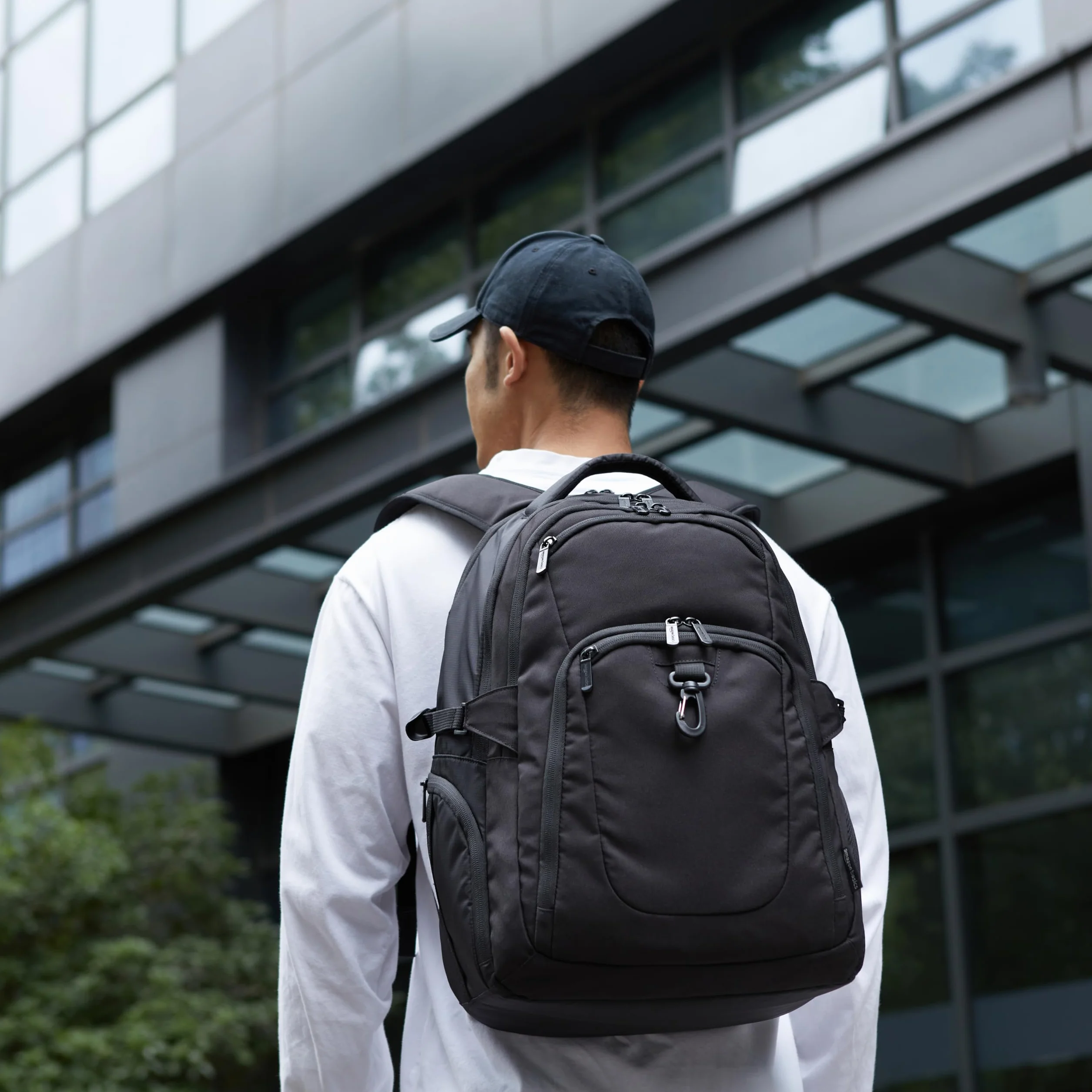 Amazon Basics Sac à dos de voyage pour ordinateur portable 17", Noir