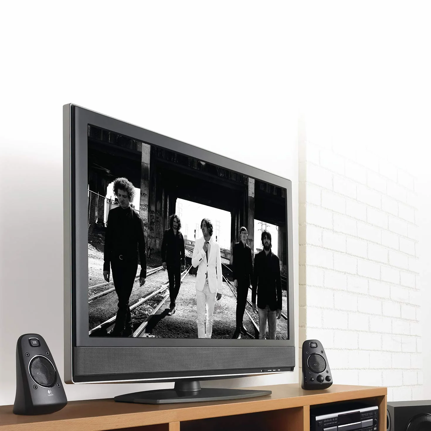 Logitech Système de Haut-Parleurs Z623 2.1 Certifié THX 400 Watts Dolby DTS Entrées Audio 3,5 mm RCA Prise UK