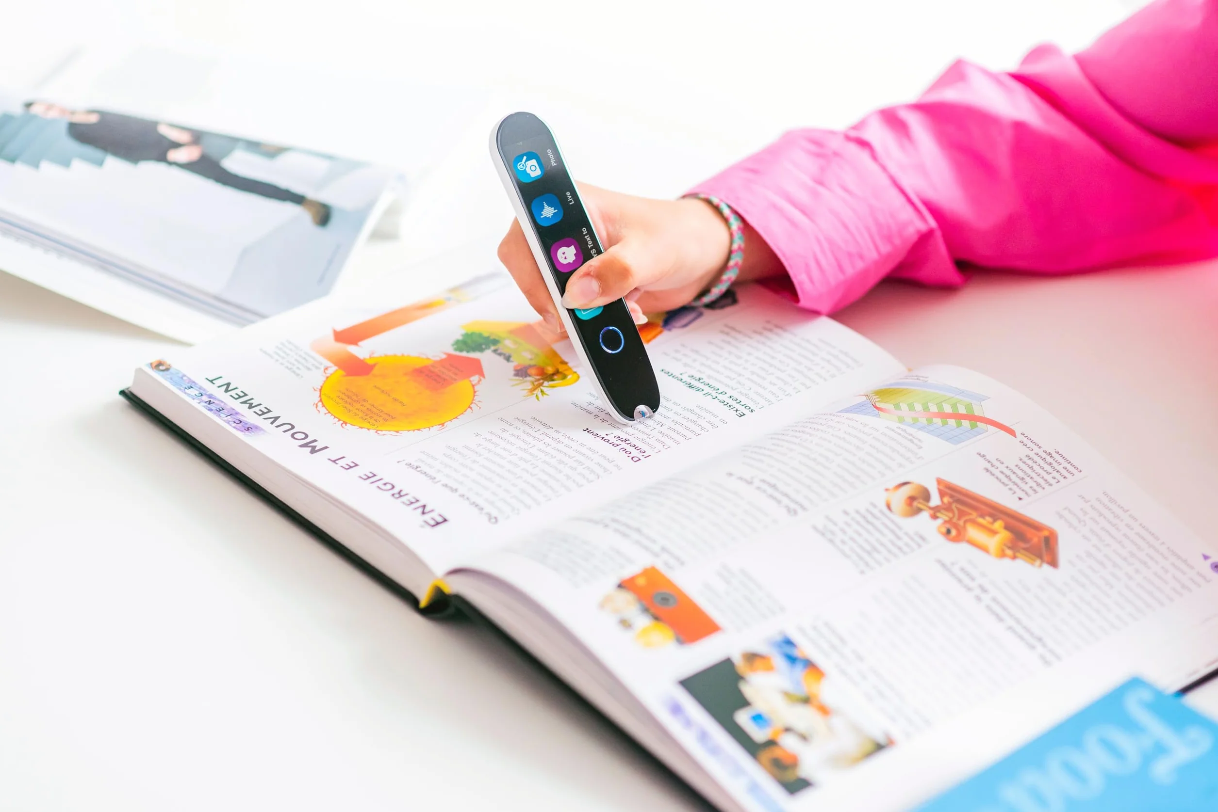 IRISPen Reader 8 Stylo Scanner sans Fil avec Lecture Audio OCR, Aide Dyslexie, Surligneur Numérique Noir, 48 Langues Offline Windows Mac