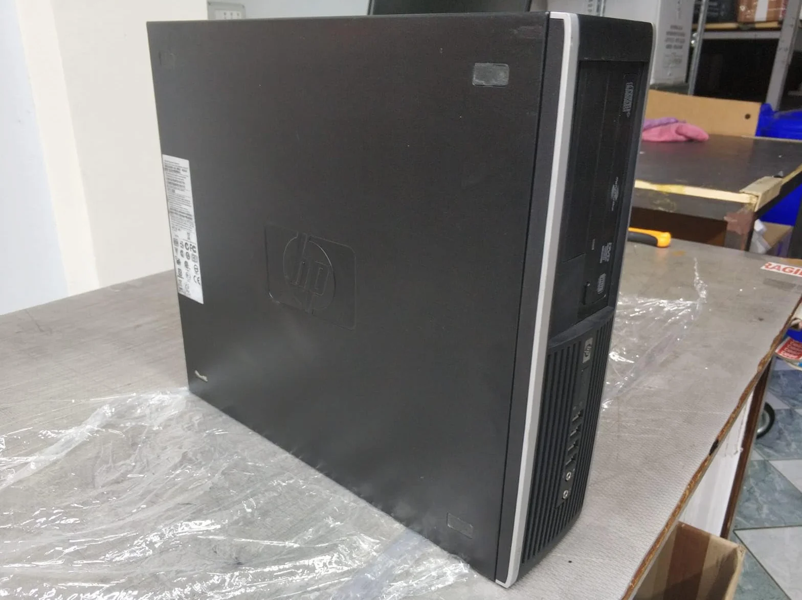 HP 8200 I5 3,1 GHz 8 Go RAM 240 Go SSD PC Full Station avec Moniteur Dell 2014HF Clavier Souris Trust Reconditionné