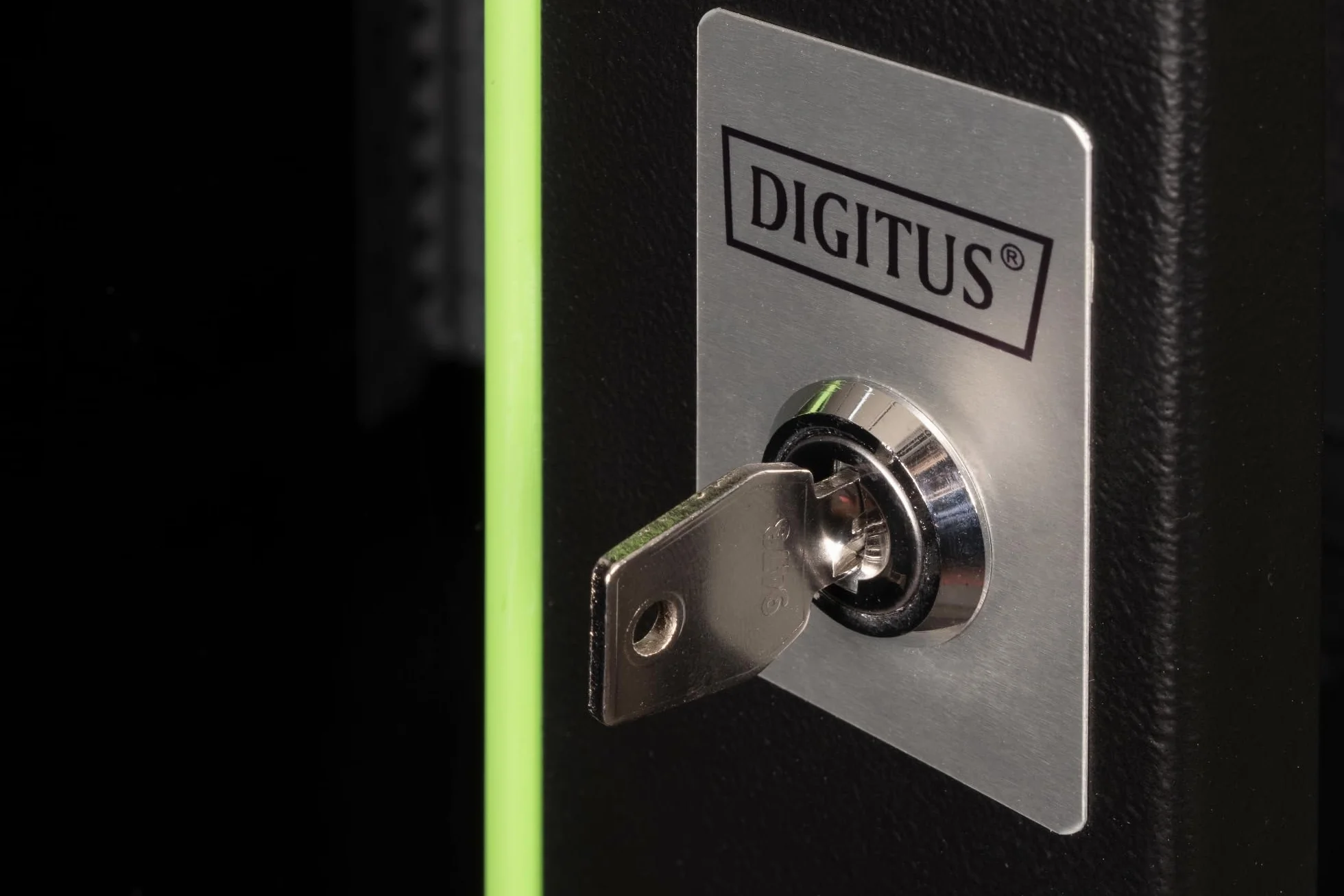 DIGITUS Armoire réseau rack 19 pouces 16U mural 600 mm 100 kg Unique noir