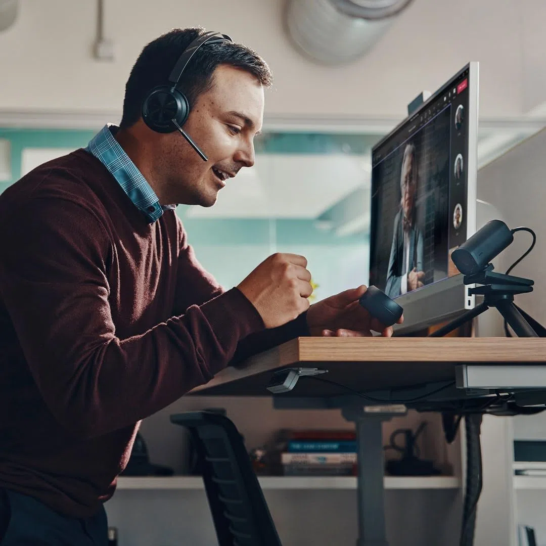 HP Inc. Poly Voyager Focus 2 - Headset - On-Ear - Bluetooth - kabellos - aktive Rauschunterdr?ckung - Adapter USB-C via Bluetooth - Schwarz - Zertifiziert f?r Microsoft Teams, Zoom Certified (9T9J4AA
