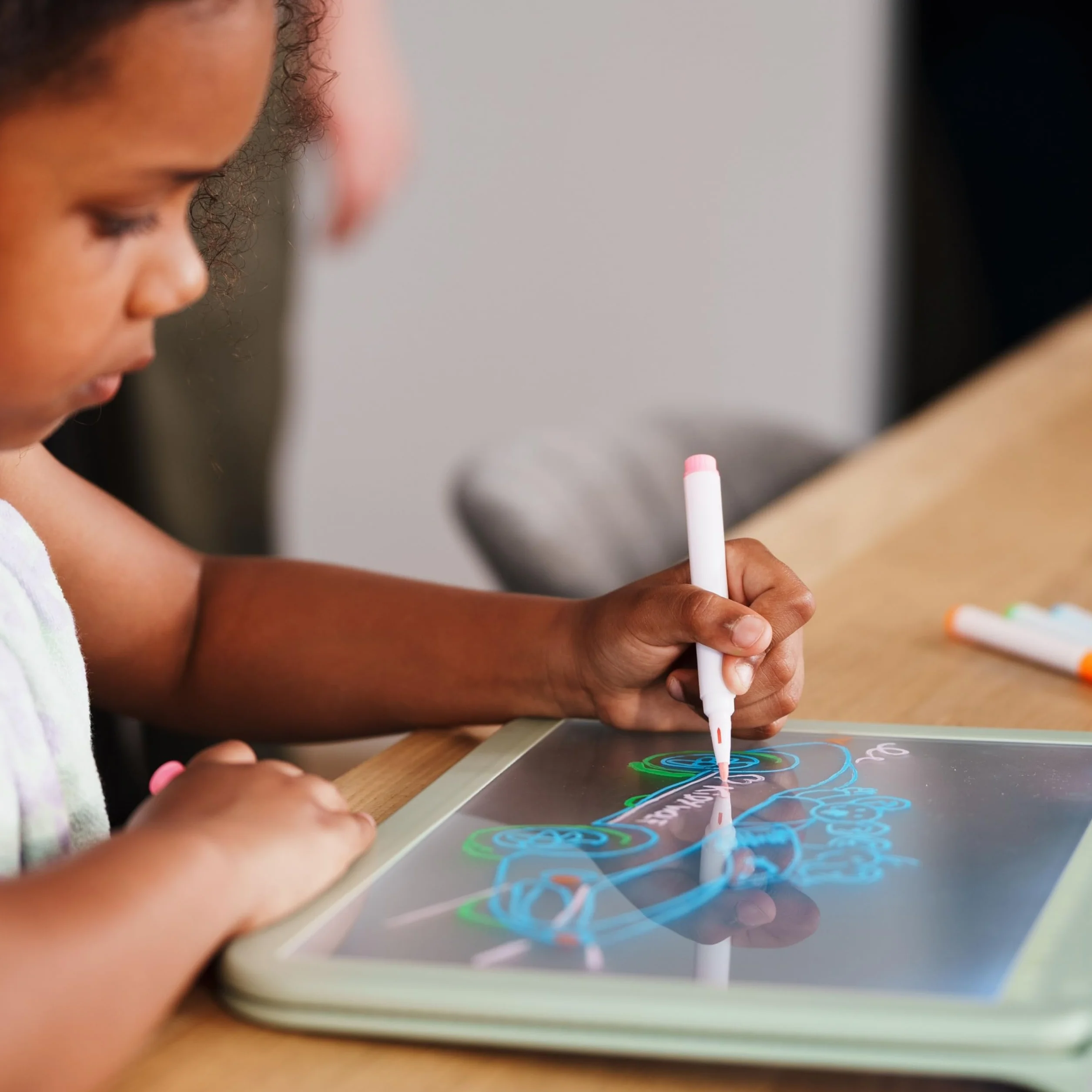 KIDYWOLF KIDYDRAW Pro – Tablette Lumineuse Dessin Enfant avec Écran LED et Tableau Néon Rechargeable