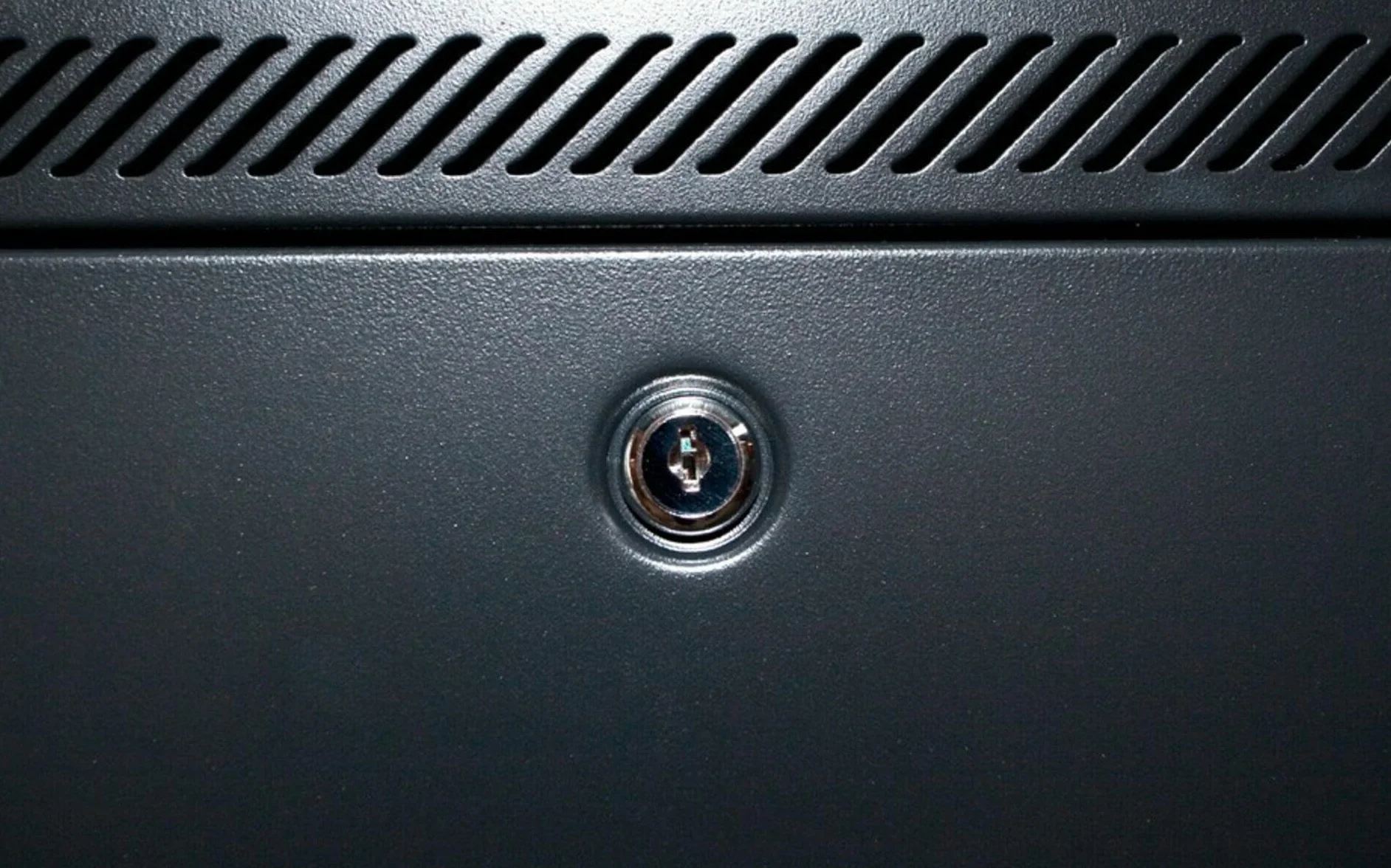 Baie de Serveur 37U Porte perforée 600x800x1800mm Noir