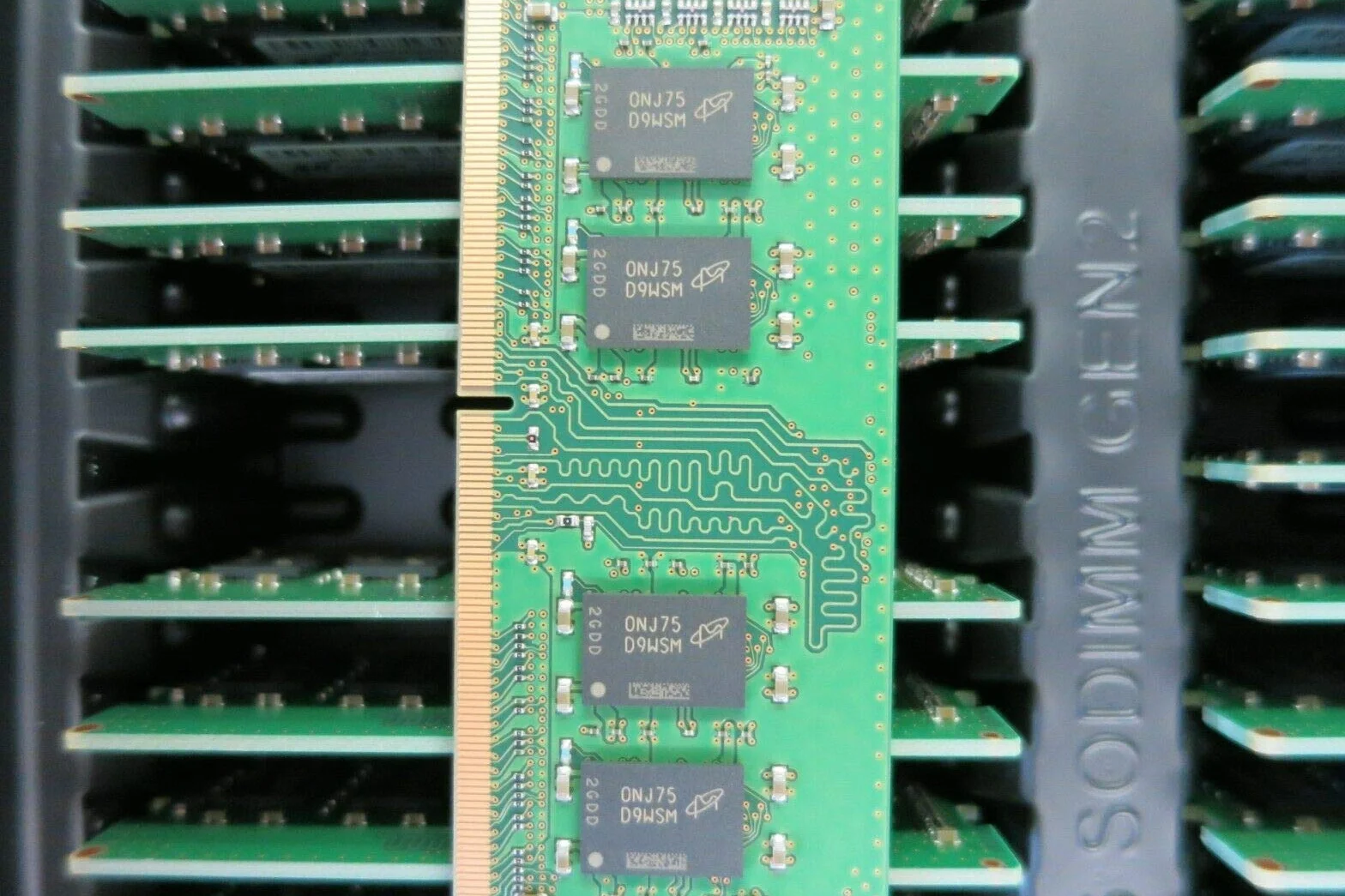 Micron MTA8ATF1G64HZ-3G2J1 8 Go 3200 MHz SODIMM Module de mémoire