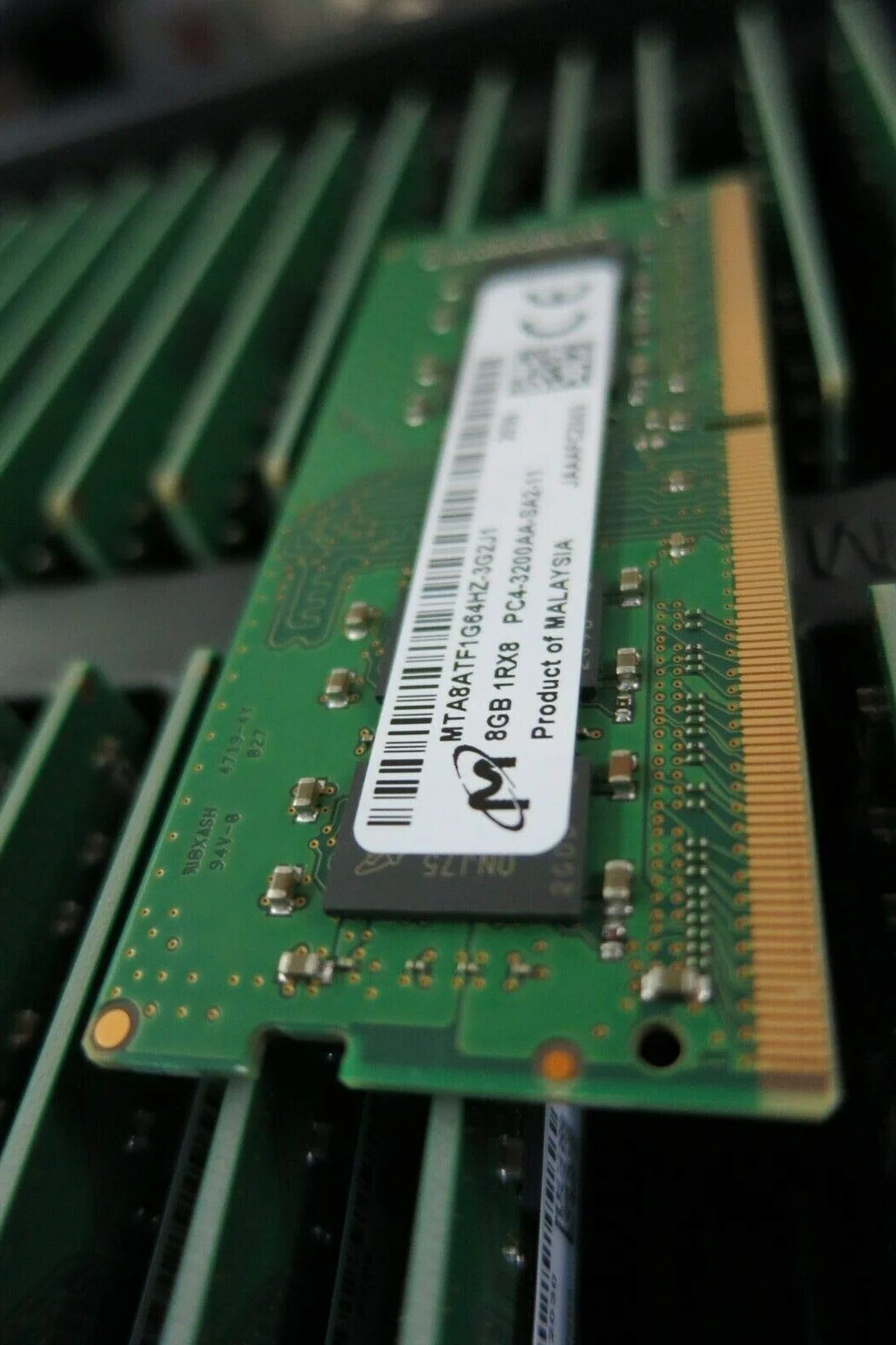 Micron MTA8ATF1G64HZ-3G2J1 8 Go 3200 MHz SODIMM Module de mémoire